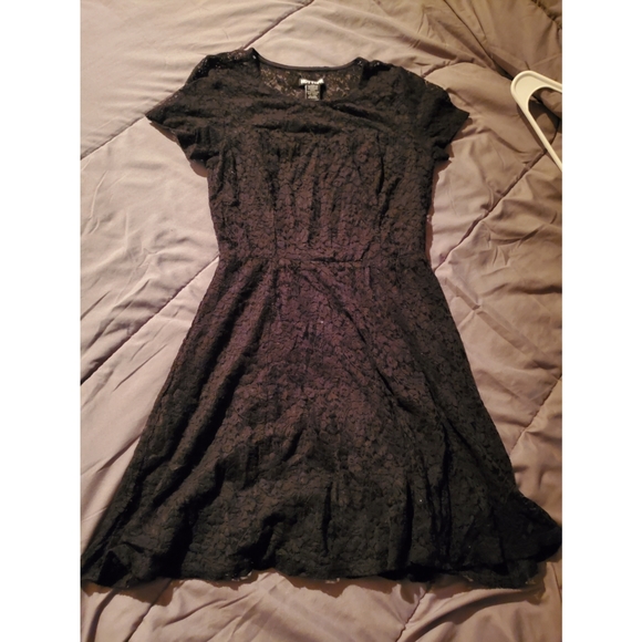 Hot Topic lace dress - Picture 3 of 3